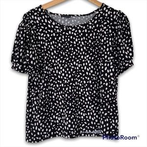 MERCER & MADISON BLACK AND WHITE TOP WITH SPOT PATTERN, PUFFED SLEEVES, LARGE